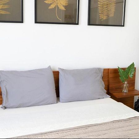 Newely Remodeled Apartment Only 1 Min To The Beach! ไมอามีบีช ภายนอก รูปภาพ